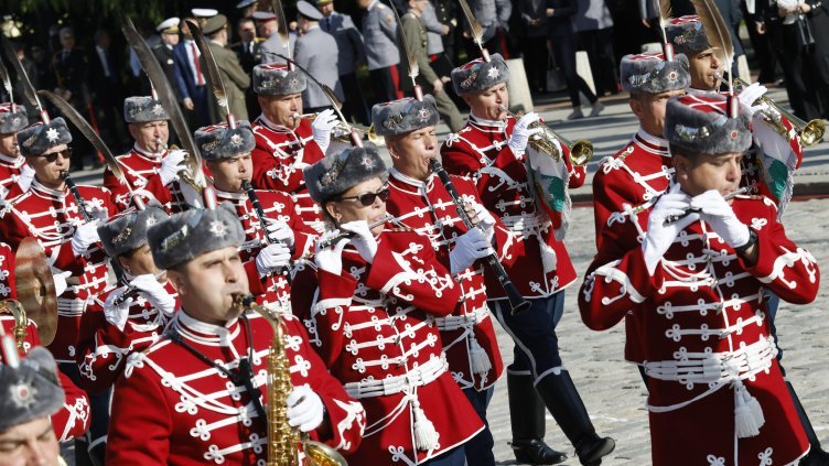 Започна парадът за Деня на храбростта (НА ЖИВО)