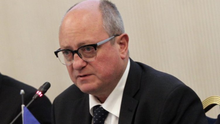 Танев обеща ръст на заплатите на учителите и догодина