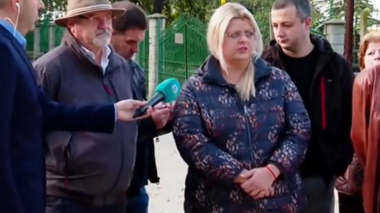 Разбити улици, прах, кал и боклуци: Варненци протестират заради ремонт, продължил 2 години 