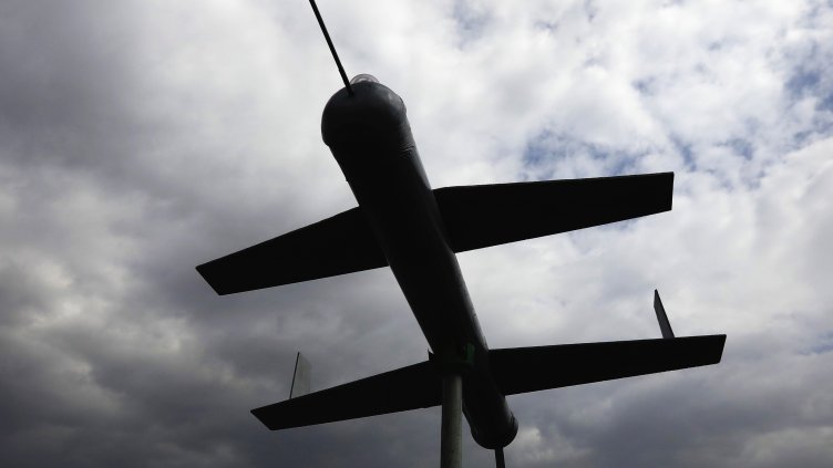 Украйна атакува с дронове, две от летищата на Москва са били затворени