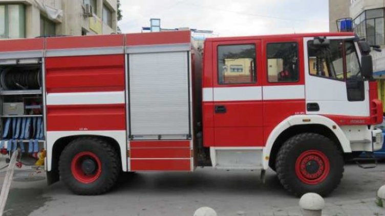 Пожар избухна във Варна в района на жп гарата