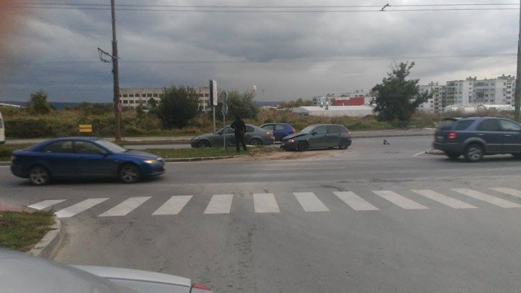 Отново катастрофа затапва бул. &quot;Трети март&quot; (СНИМКИ)