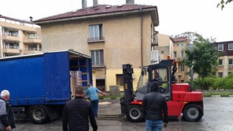 Днес пристигат хартиените бюлетини и ролките за машините за вота във Варненско