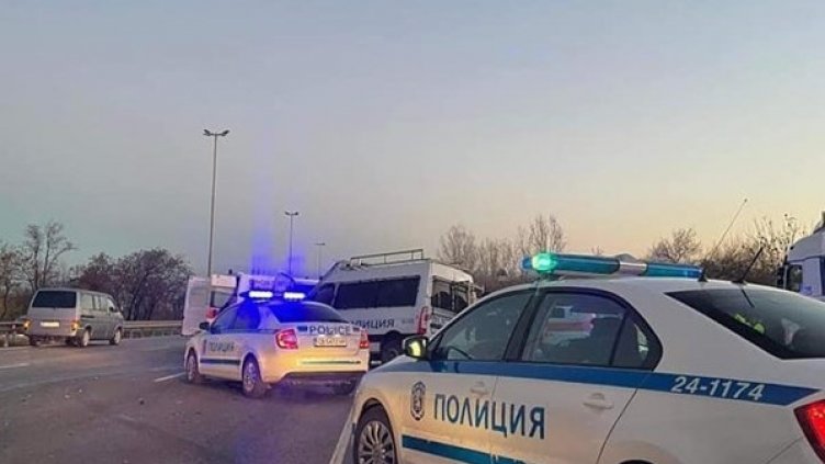 Шофьор на мигранти - скъпоплатен самоубиец. Видят ли патрулка, блъскат!