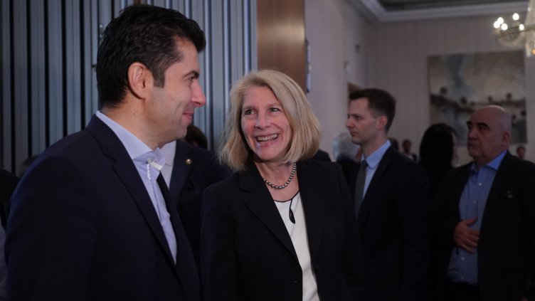 Помощник-държавният секретар на САЩ : Протягаме ръка на България в момент, в който Русия затръшна вратите си пред нея