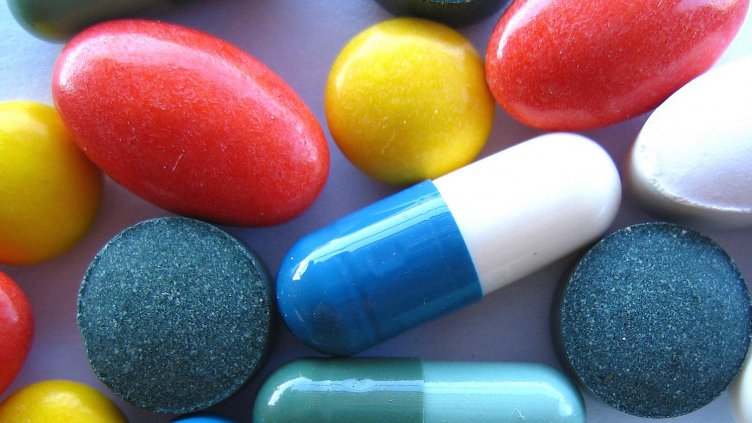 Реекспорт със здравето ни: За нас илачи и антибиотици няма, а фирми ги изнасят!