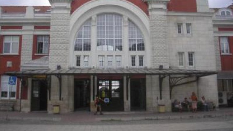 Арестуваха грабител, обрал мъж пред ЖП гарата във Варна