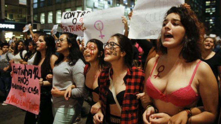 Десетки хиляди бразилки на протест срещу Болсонаро