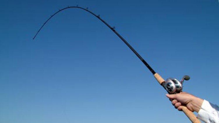 Продавач в риболовен магазин окраде шефа си, избяга в обедната почивка