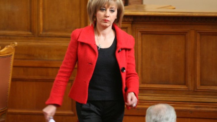 Манолова: От 1 септември хората с увреждания остават без личен асистент