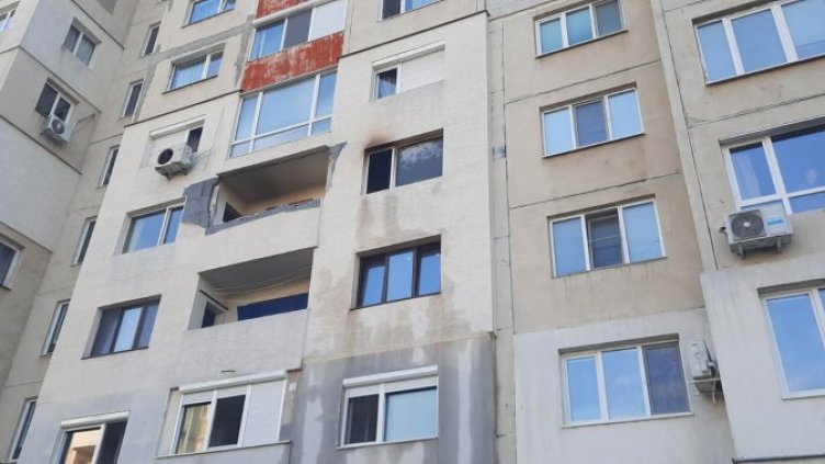 73-годишен загина при пожар в жилището му