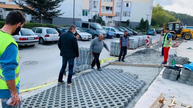 Правят паркинг на ул. "Моряшка" в кв."Аспарухово"