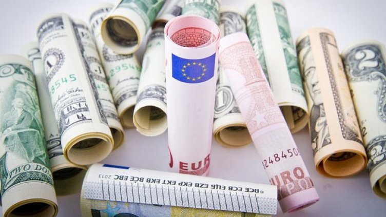 ЕС налага 25% мито на американско уиски, дънки и фъстъчено масло