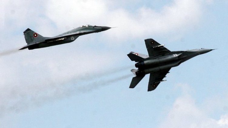 НАТО повиши бойната си готовност заради руския изтребител над Черно море