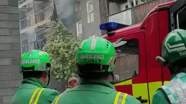 Пожар изпепели новопостроен жилищен блок в Лондон