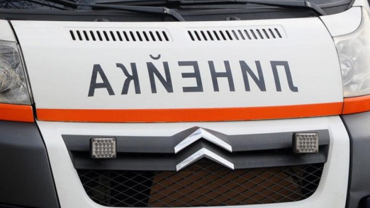 Баба пламна, горила боклуци по двора