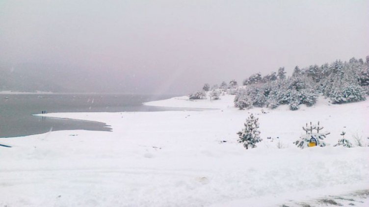 Топенето на снега вдига нивата на реки и язовири