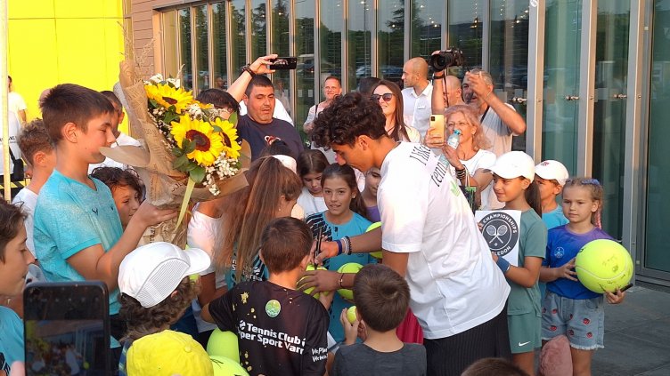 Страхотно посрещане за Иван Иванов във Варна
