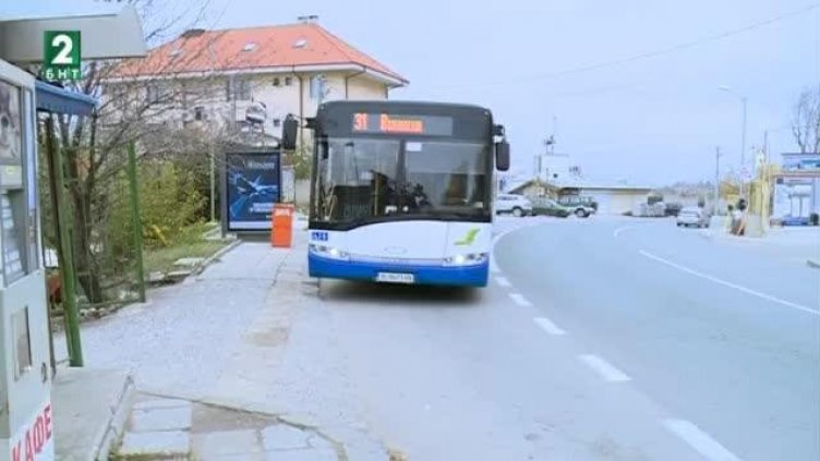 Младеж блъсна автобус във Варна, пострада жена