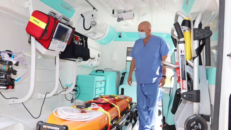 8 нови оборудвани линейки получи ВМА