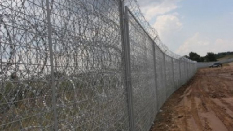 Оградата по границата ще е готова до края на годината
