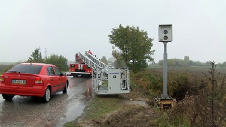 Недоволни шофьори потрошиха камера на пътя за Варна