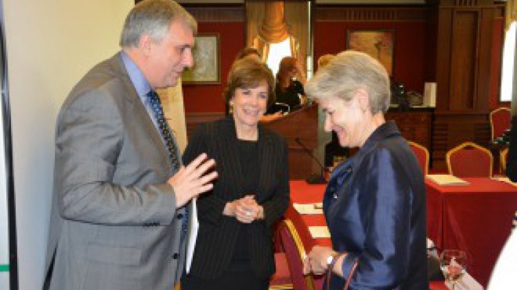 Само 13% от жените у нас заемат водещи позиции