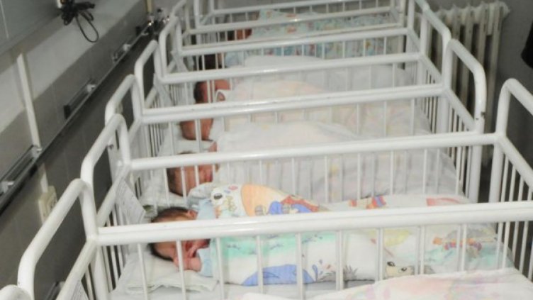 12 годишна роди в Лом