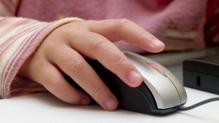 Българчетата не излизат от нета, 90% там всеки ден