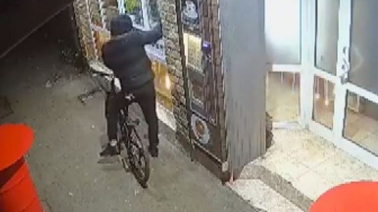 Мъж открадна кутия с дарения за болно момиче 