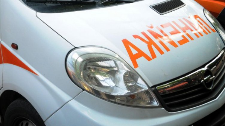 Пияни изпотрошиха линейка в Свиленград