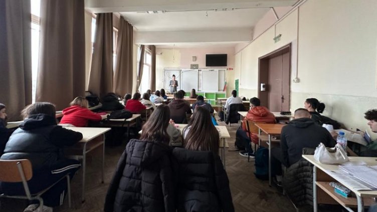 Запознаха варненски ученици с основите на административното правосъдие в България