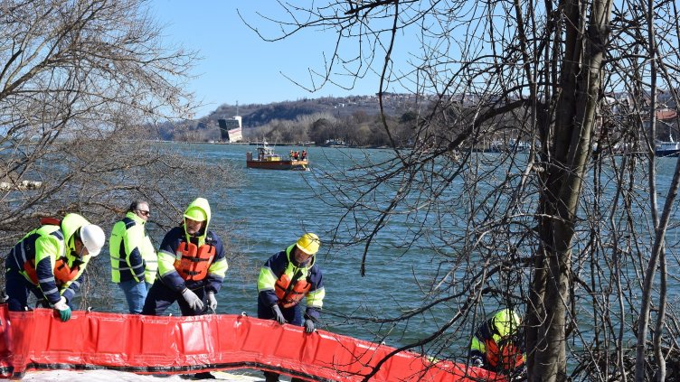 Мащабна демонстрация по отстраняване на нефтен разлив и замърсяване с твърди отпадъци беше представена във Варна