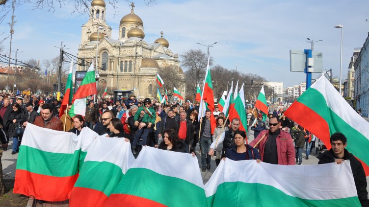 Хиляди варненци празнуват Освобождението (СНИМКИ)