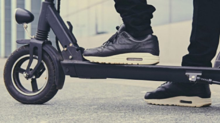 Недоволство: Хиляди българи искат пълна забрана на ел. тротинетките в страната