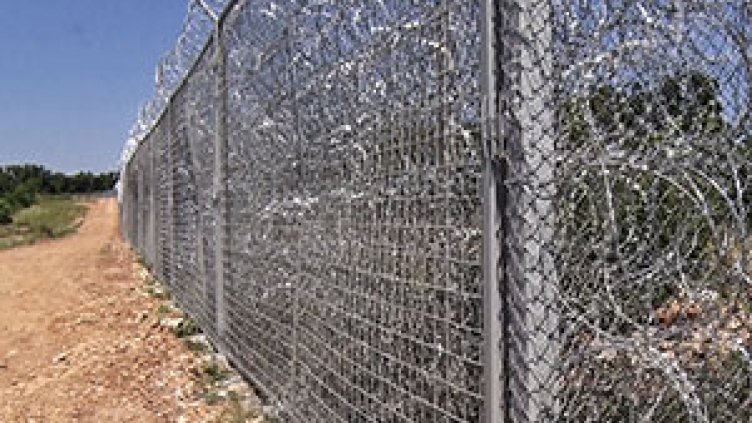 Оградата с Турция ще е като Берлинската стена