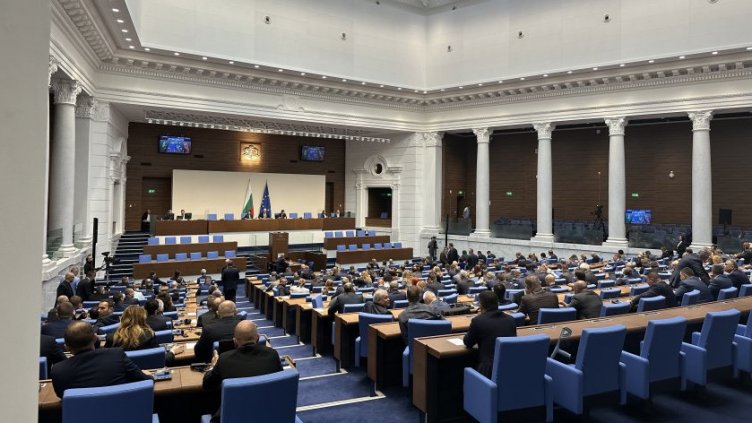 Вотът на недоверие срещу кабинета "Денков" е неуспешен