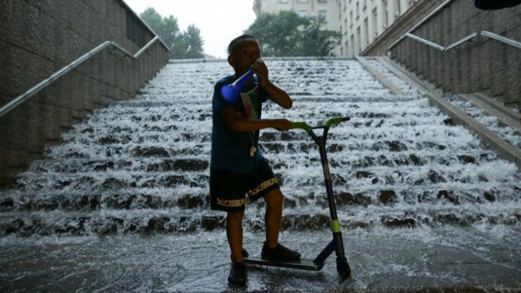 Пек в понеделник! 36°С ще ни пържи до следобеда. Обещават ни дъждец