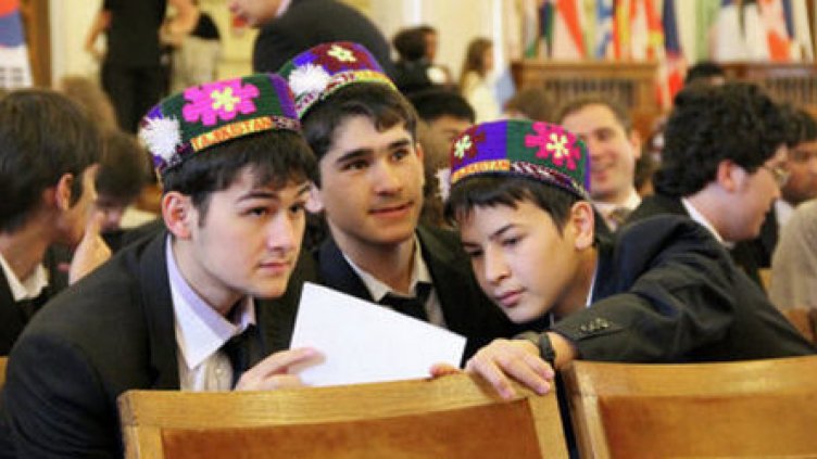 Защо в Таджикистан забраниха абитуриентските балове