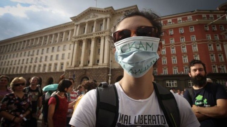 Протест под прозорците на МС за строителството на дюните