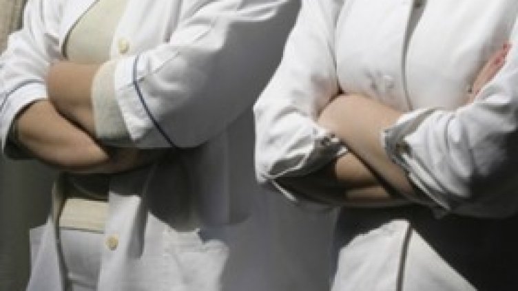 Заради нови ограничения лекарите скочиха срещу шефа на Здравната каса