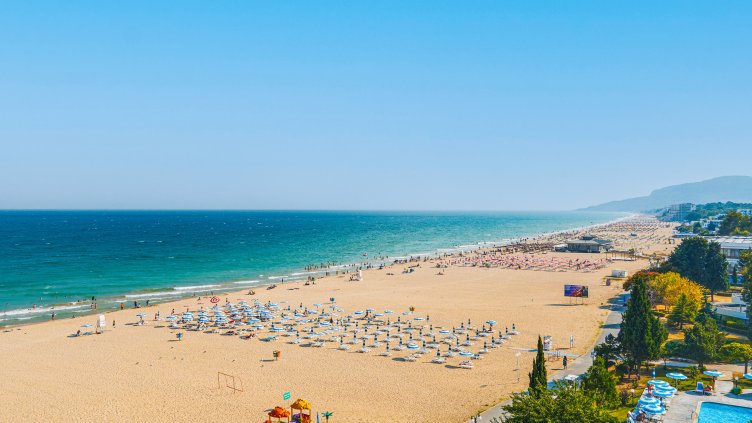 Плажът на Албена получава международното отличие "Син флаг"