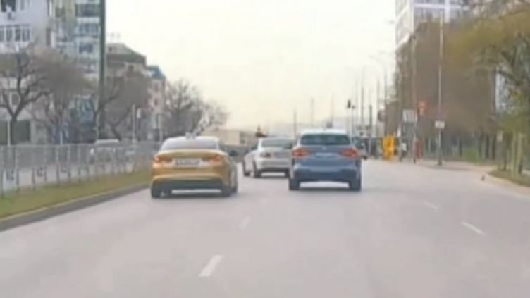 Шофьор с "Мерцедес" за малко да предизвика меле във Варна (ВИДЕО)
