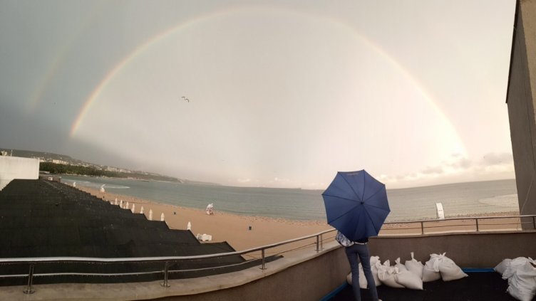 Двойна дъга грейна във Варна след дъжда (СНИМКА)