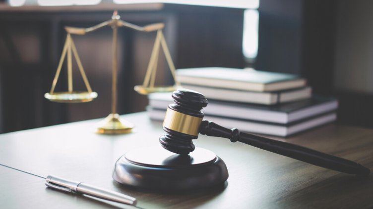 Обвиненият за заплаха за убийство към Ива Митева не се яви в съда