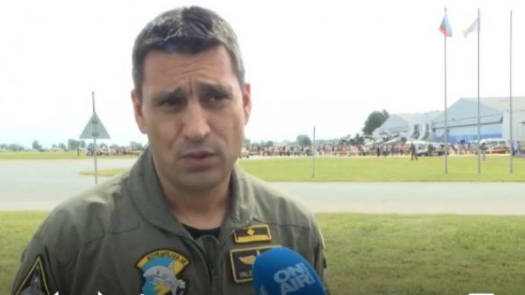 Пилотска грешка ли? Съпругата на починалия пилот срина с пост ВВС