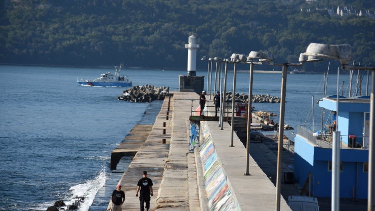 Прокуратурата проверява вълнолома на Морска гара