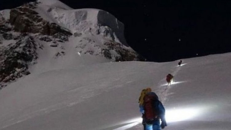 Издирват Атанас Скатов след опит за нощно изкачване на К2