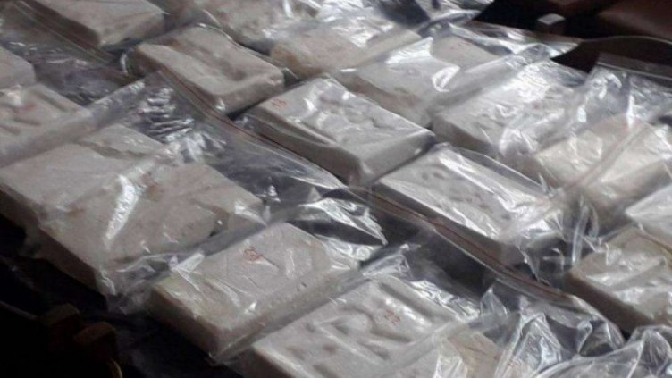 Задържаха платноходка с 950 кг кокаин край бреговете на Уелс 