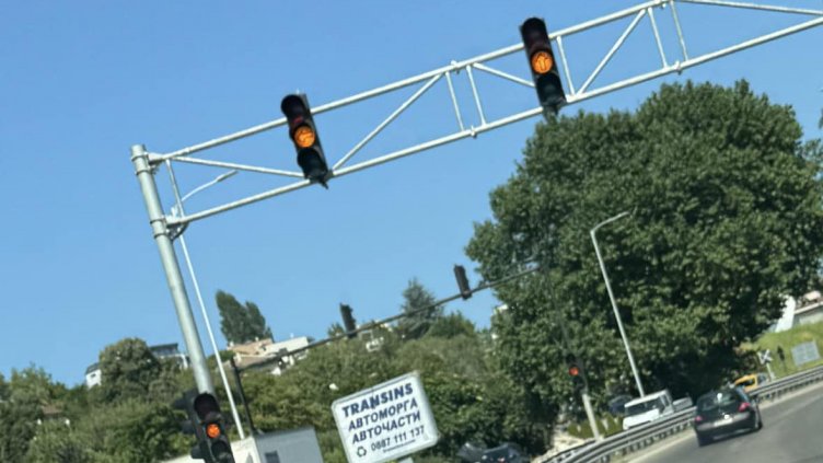 Ключов светофар във Варна не работи